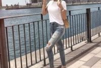 Hottest Women Summer Outfits Ideas With Ripped Jeans To Try29