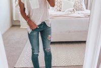 Hottest Women Summer Outfits Ideas With Ripped Jeans To Try32