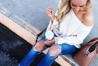 Hottest Women Summer Outfits Ideas With Ripped Jeans To Try35