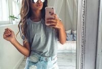 Hottest Women Summer Outfits Ideas With Ripped Jeans To Try36