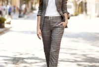 Impressive Spring And Summer Work Outfits Ideas For Women29