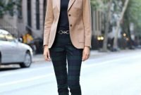 Impressive Spring And Summer Work Outfits Ideas For Women41