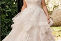 Impressive Wedding Dresses Ideas That Are Perfect For Curvy Brides03