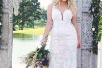 Impressive Wedding Dresses Ideas That Are Perfect For Curvy Brides06
