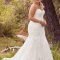 Impressive Wedding Dresses Ideas That Are Perfect For Curvy Brides09