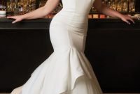 Impressive Wedding Dresses Ideas That Are Perfect For Curvy Brides10
