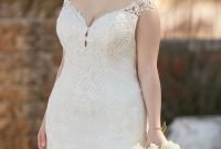 Impressive Wedding Dresses Ideas That Are Perfect For Curvy Brides13