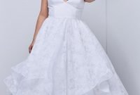 Impressive Wedding Dresses Ideas That Are Perfect For Curvy Brides15