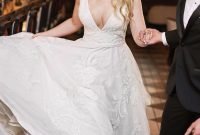 Impressive Wedding Dresses Ideas That Are Perfect For Curvy Brides20