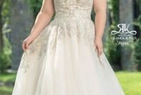 Impressive Wedding Dresses Ideas That Are Perfect For Curvy Brides23