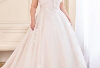 Impressive Wedding Dresses Ideas That Are Perfect For Curvy Brides32