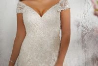 Impressive Wedding Dresses Ideas That Are Perfect For Curvy Brides33