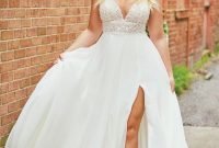 Impressive Wedding Dresses Ideas That Are Perfect For Curvy Brides35