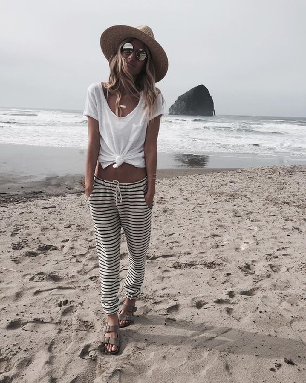 35 Newest Summer Beach Outfits Ideas For Women 2019